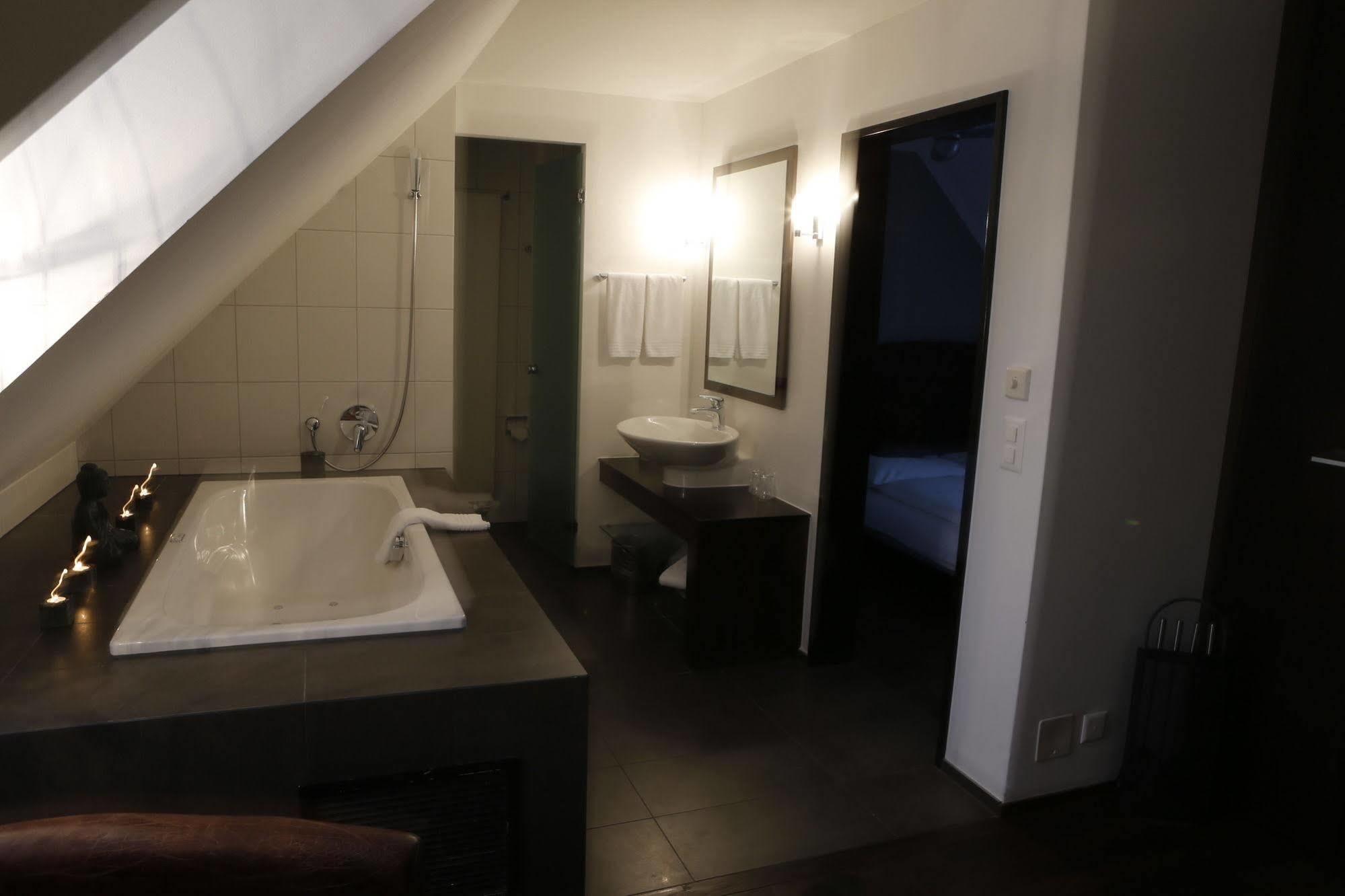 Boutique Hotel Weisses Kreuz - Adult Only Hotel Lucerna Exterior foto